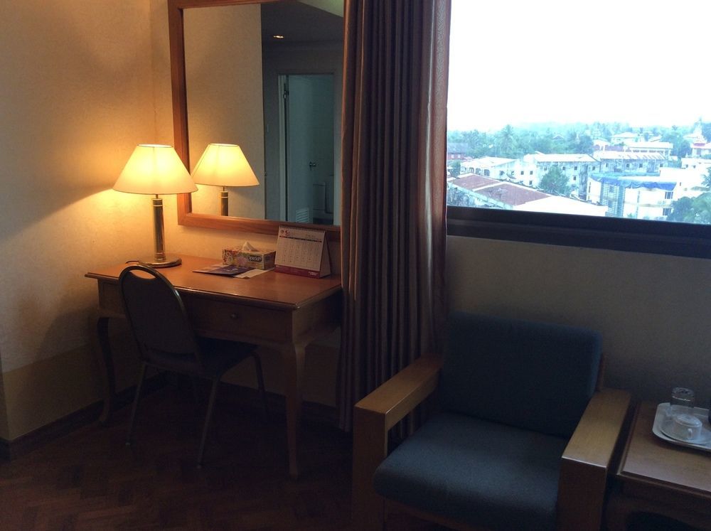 Yuzana Hotel Yangon Luaran gambar